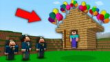 Minecraft NOOB vs PRO: WHY NOOB RAISED HOUSE WITH 1000 RAINBOW BALLS FROM POLICE? 100% trolling