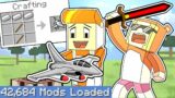 Minecraft Speedrunner vs HUNTER but every crafting recipe is RANDOM (largest modpack)