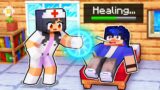 Playing as a Healing DOCTOR In Minecraft!