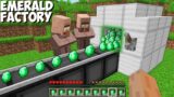 HOW the VILLAGERS BUILT the EMERALD FACTORY in Minecraft ? CHALLENGE 100% TROLLING !