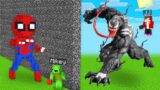 JJ and Mikey CHEATED with SPIDER MAN vs. VENOM Build Battle- Maizen Parody Video in Minecraft