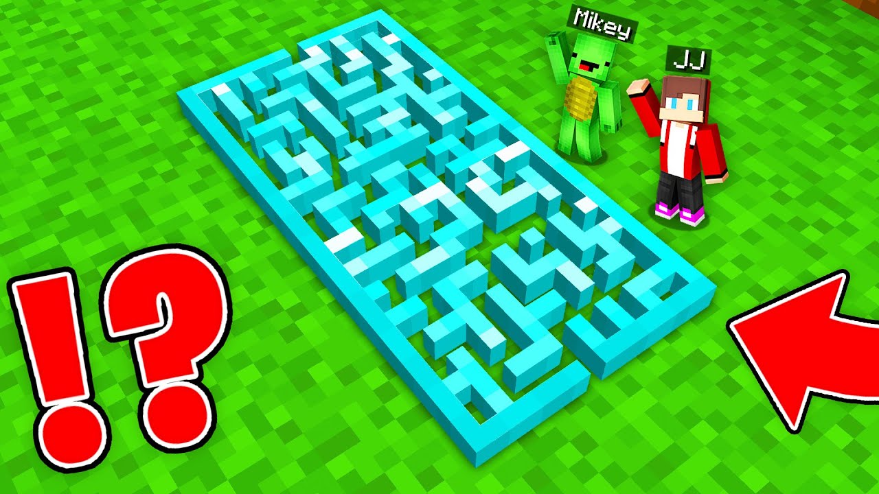 JJ and Mikey Found THE SMALLEST TINY MAZE in Minecraft Maizen ...