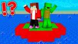 MIKEY And JJ SURVIVE In A CIRCLE Surrounded By WATER In Minecraft – Maizen