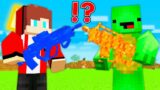 JJ AND MIKEY FOUND LAVA AND WATER GUNS IN MINECRAFT ! Mikey and JJ SUPER POWER GUNS!