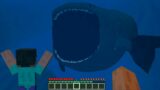 BIGGEST BLOOP EAT US IN THE SEA IN MINECRAFT !