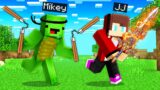 Speedrunner EXCALIBUR Sword vs Hunter NUNCHACU : JJ vs Mikey in Minecraft Maizen!